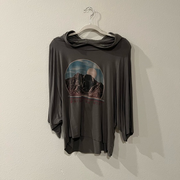 Olive, thin, half sleeve hoodie - Picture 2 of 5